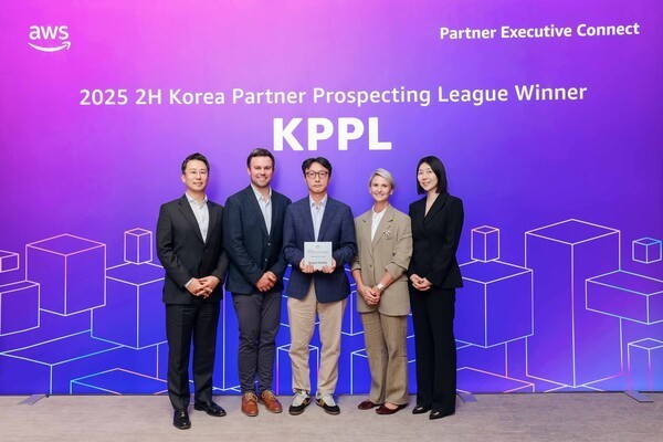 사진 왼쪽부터 AWS 코리아 허정열 파트너 사업 총괄, AWS 크리스 케이시(Chris Casey) 아시아태평양 및 일본(APJ) 파트너쉽 총괄, 베스핀글로벌 강종호 부사장, AWS 코리 브리스코(Corrie Briscoe) 아시아·태평양 및 일본(APJ) 파트너 코어 총괄, AWS 방희란 한국 파트너 세일즈 총괄 [사진=베스핀글로벌]<br>